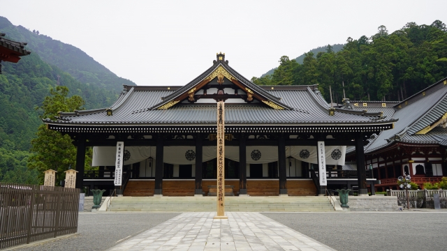 日蓮宗総本山身延山久遠寺の本堂